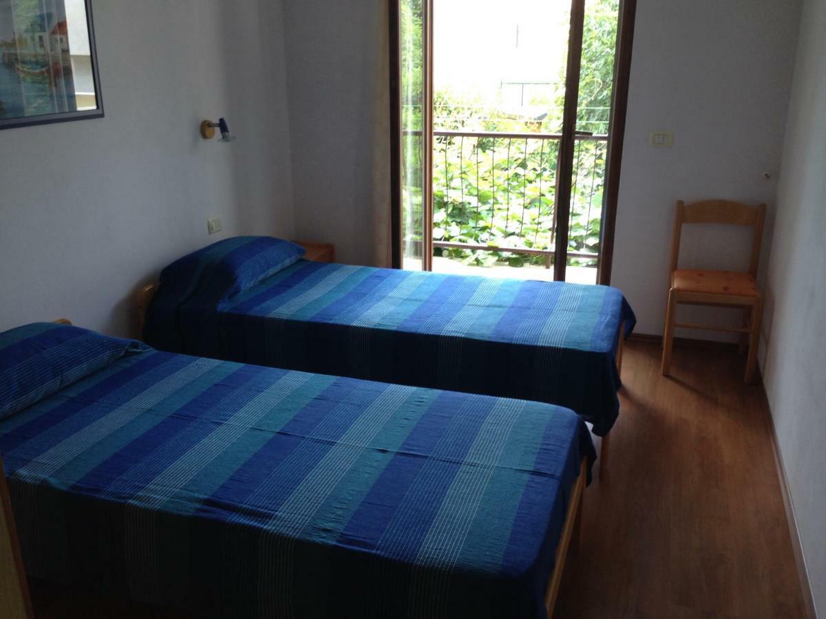 Apartment Leo Ровин Екстериор снимка
